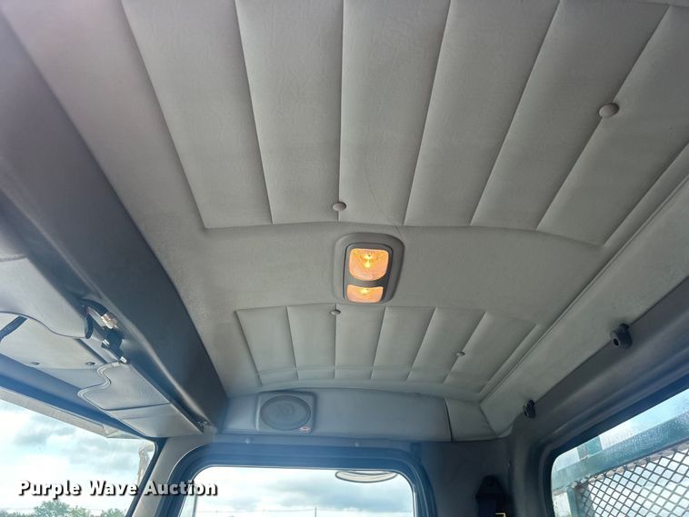 image for item EG0695 2007 Peterbilt  340 flatbed truck