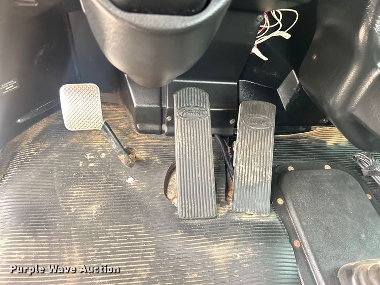 image for item EG0695 2007 Peterbilt  340 flatbed truck