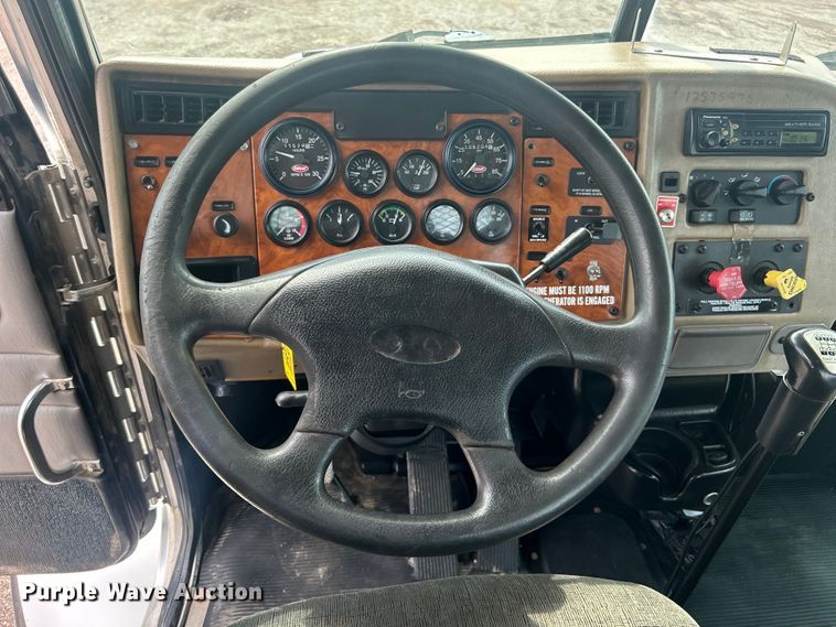 image for item EG0695 2007 Peterbilt  340 flatbed truck