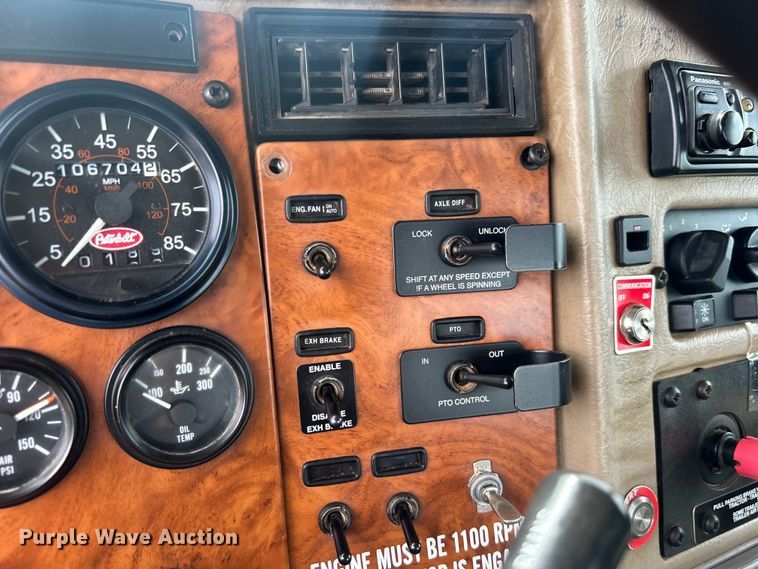 image for item EG0695 2007 Peterbilt  340 flatbed truck