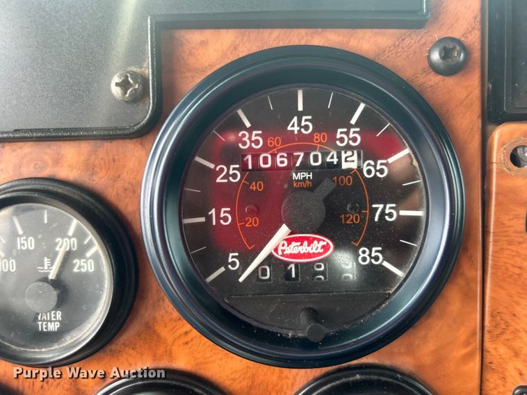 image for item EG0695 2007 Peterbilt  340 flatbed truck