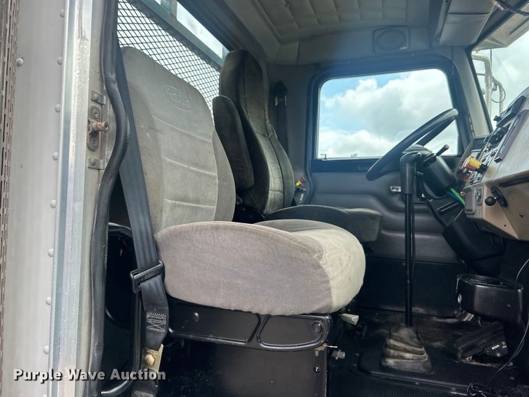 image for item EG0695 2007 Peterbilt  340 flatbed truck