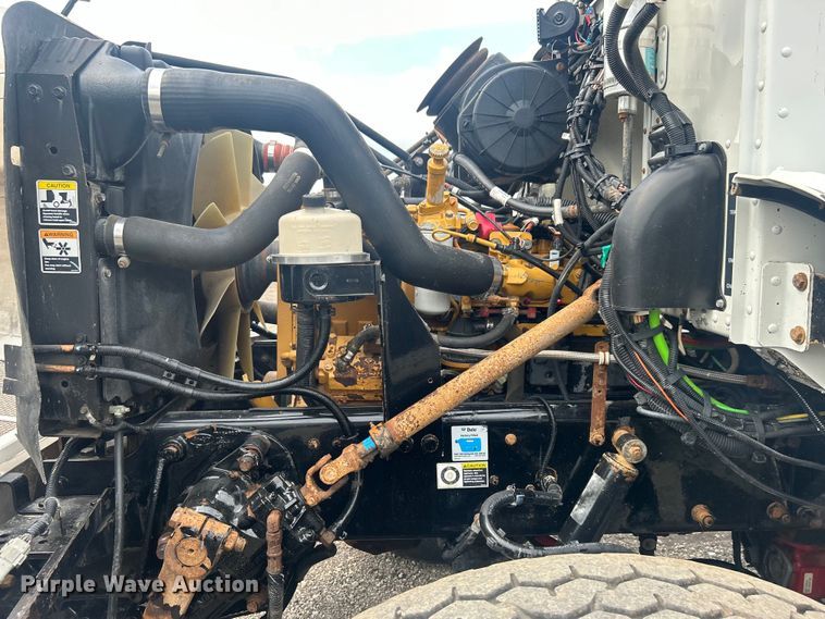 image for item EG0695 2007 Peterbilt  340 flatbed truck