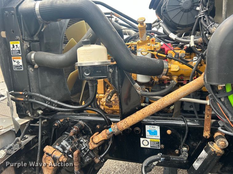 image for item EG0695 2007 Peterbilt  340 flatbed truck