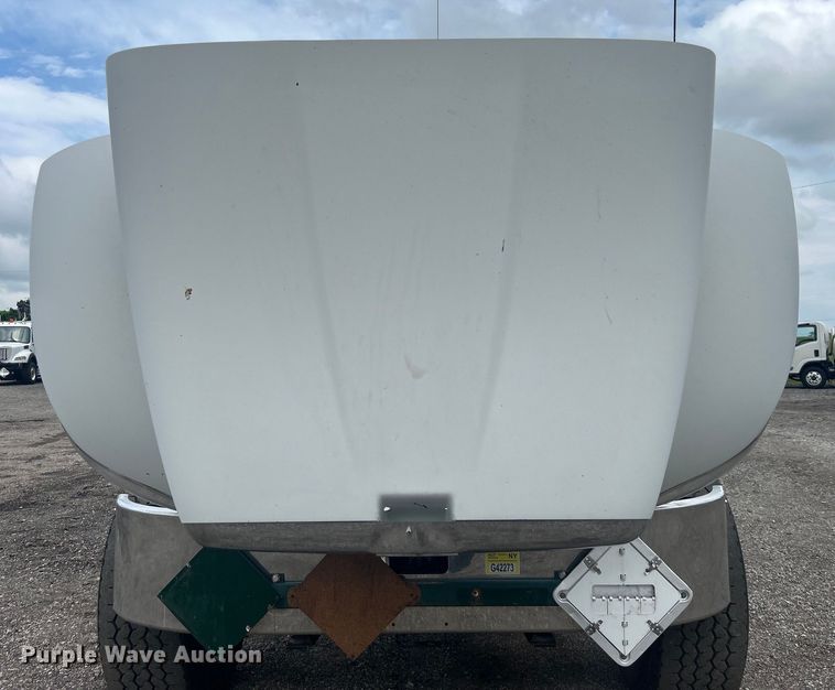 image for item EG0695 2007 Peterbilt  340 flatbed truck