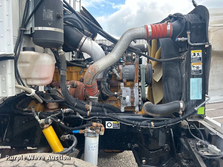 image for item EG0695 2007 Peterbilt  340 flatbed truck