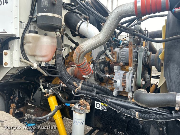 image for item EG0695 2007 Peterbilt  340 flatbed truck