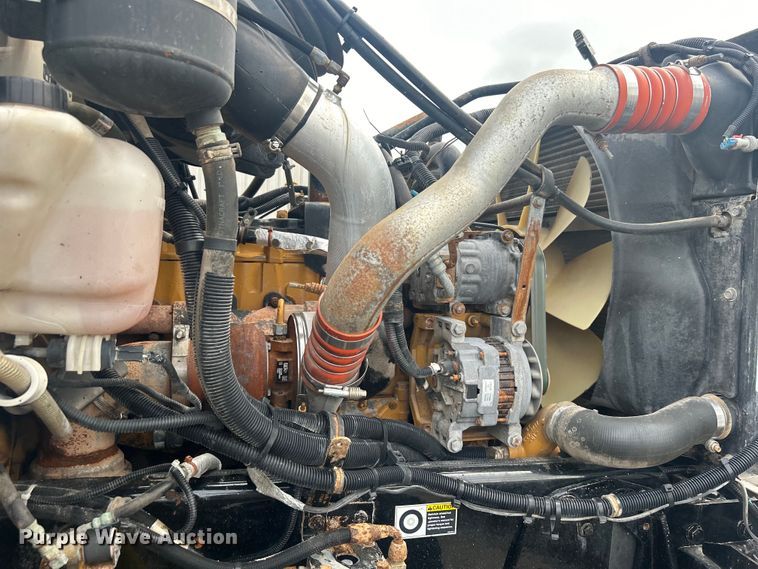 image for item EG0695 2007 Peterbilt  340 flatbed truck