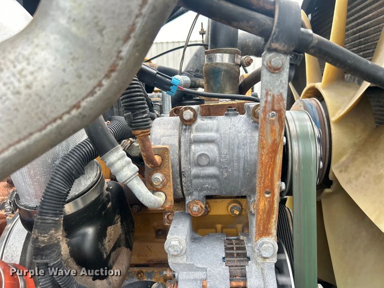 image for item EG0695 2007 Peterbilt  340 flatbed truck