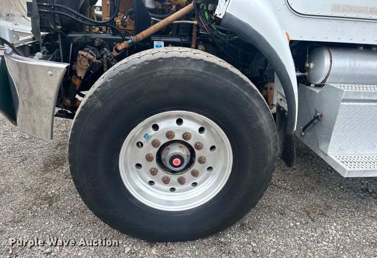 image for item EG0695 2007 Peterbilt  340 flatbed truck