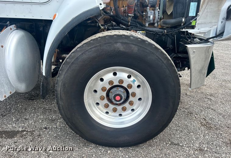 image for item EG0695 2007 Peterbilt  340 flatbed truck