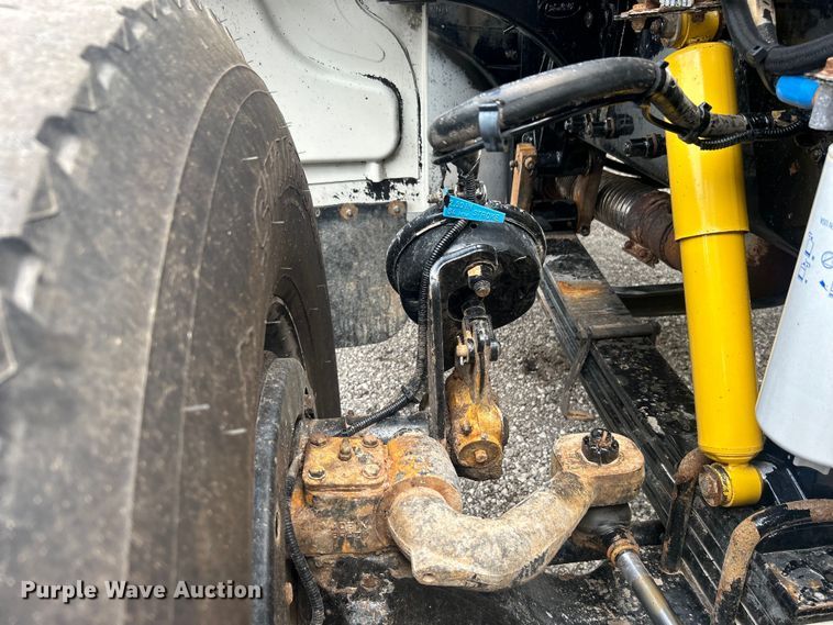 image for item EG0695 2007 Peterbilt  340 flatbed truck