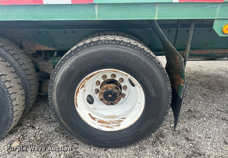 image for item EG0695 2007 Peterbilt  340 flatbed truck