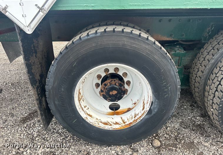 image for item EG0695 2007 Peterbilt  340 flatbed truck