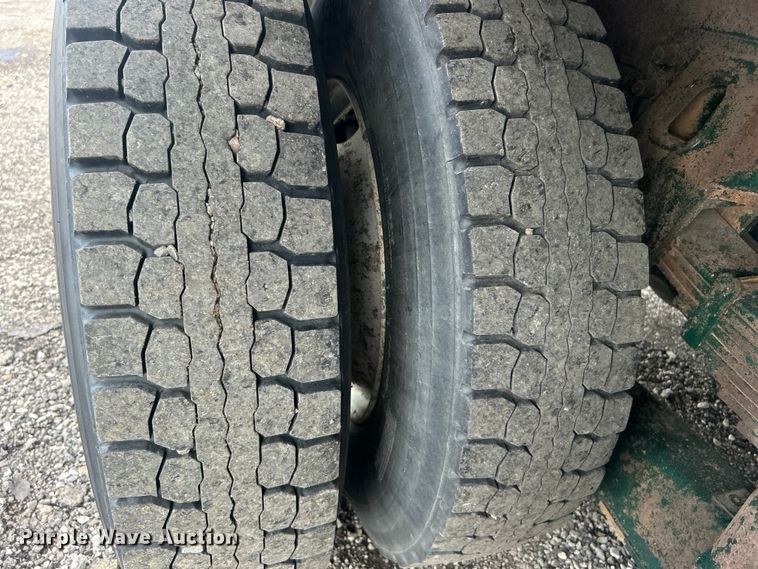 image for item EG0695 2007 Peterbilt  340 flatbed truck