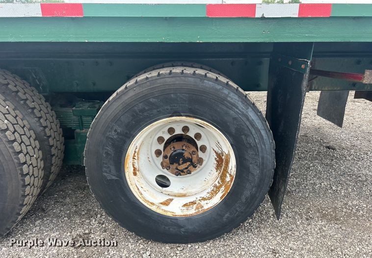 image for item EG0695 2007 Peterbilt  340 flatbed truck