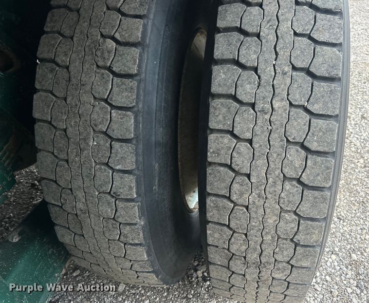 image for item EG0695 2007 Peterbilt  340 flatbed truck