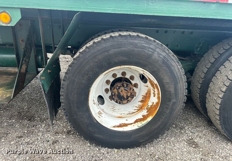 image for item EG0695 2007 Peterbilt  340 flatbed truck