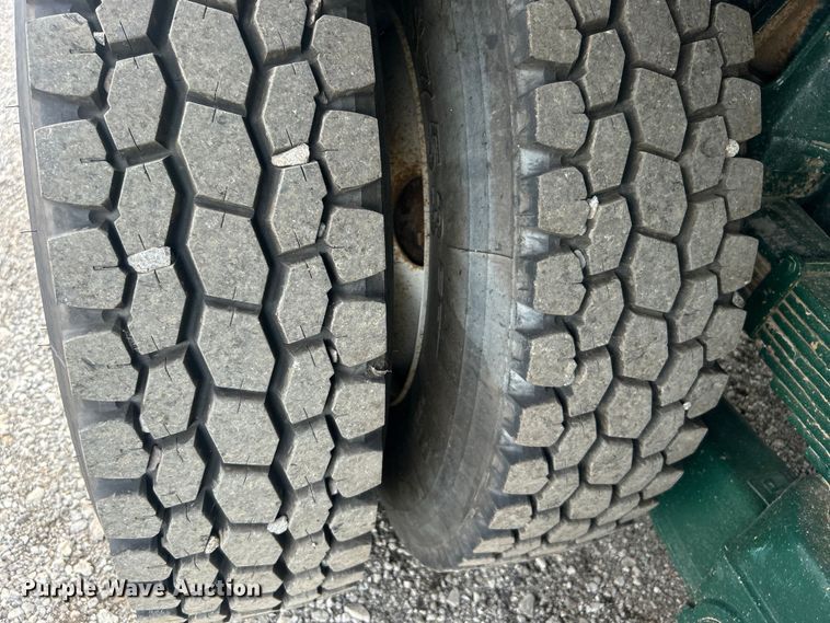 image for item EG0695 2007 Peterbilt  340 flatbed truck