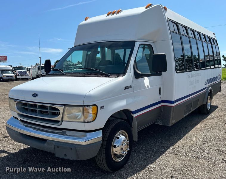 image for item EG0700 1998 Ford E450 shuttle bus