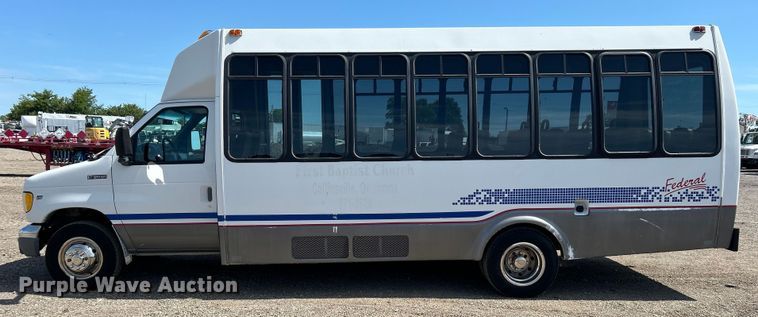 image for item EG0700 1998 Ford E450 shuttle bus