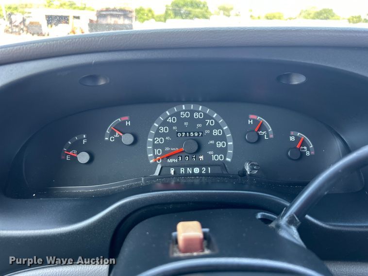 image for item EG0700 1998 Ford E450 shuttle bus