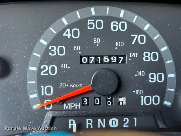 image for item EG0700 1998 Ford E450 shuttle bus