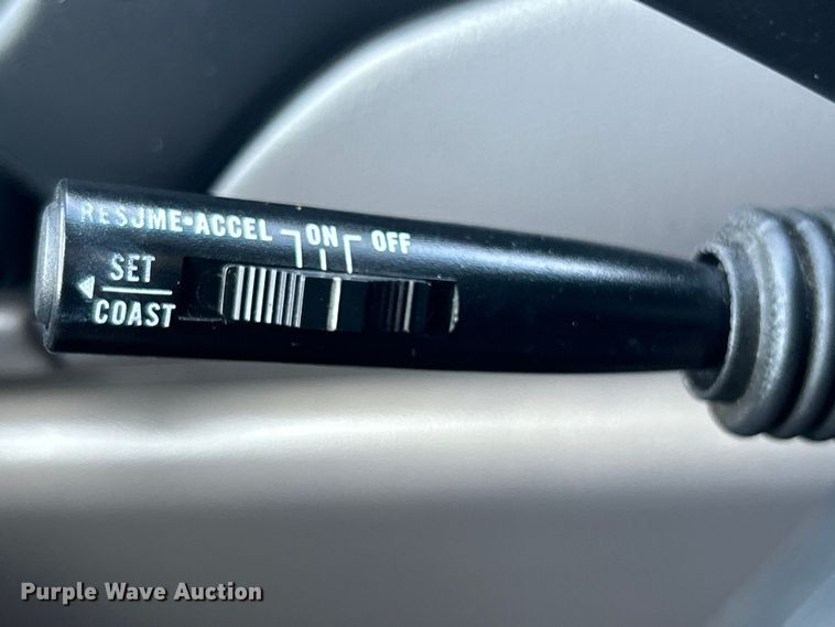 image for item EG0700 1998 Ford E450 shuttle bus