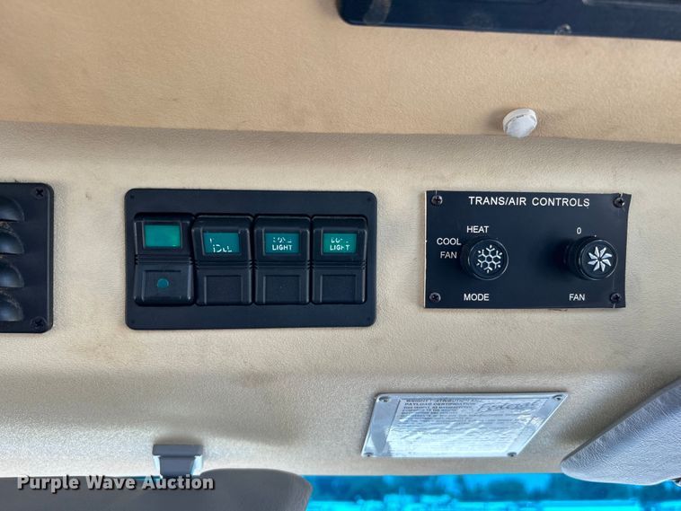 image for item EG0700 1998 Ford E450 shuttle bus