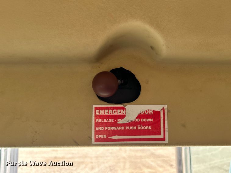 image for item EG0700 1998 Ford E450 shuttle bus