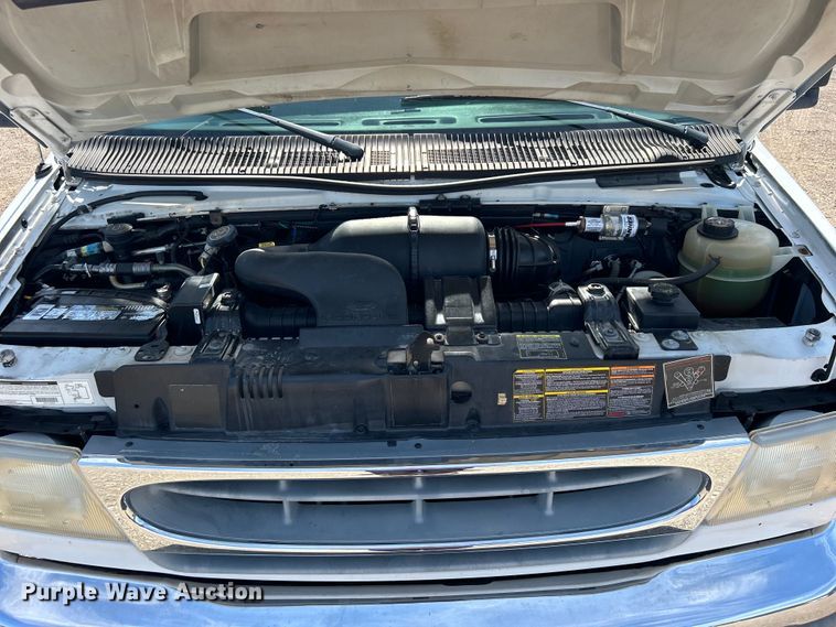 image for item EG0700 1998 Ford E450 shuttle bus