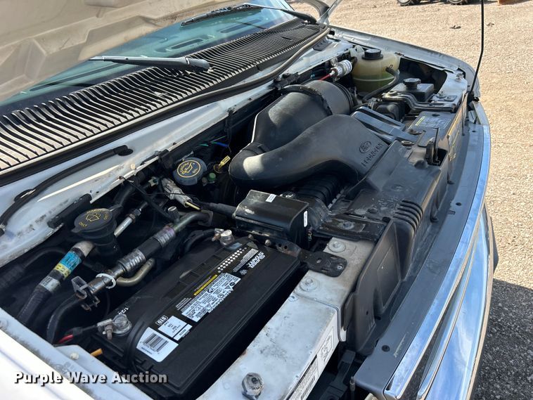 image for item EG0700 1998 Ford E450 shuttle bus