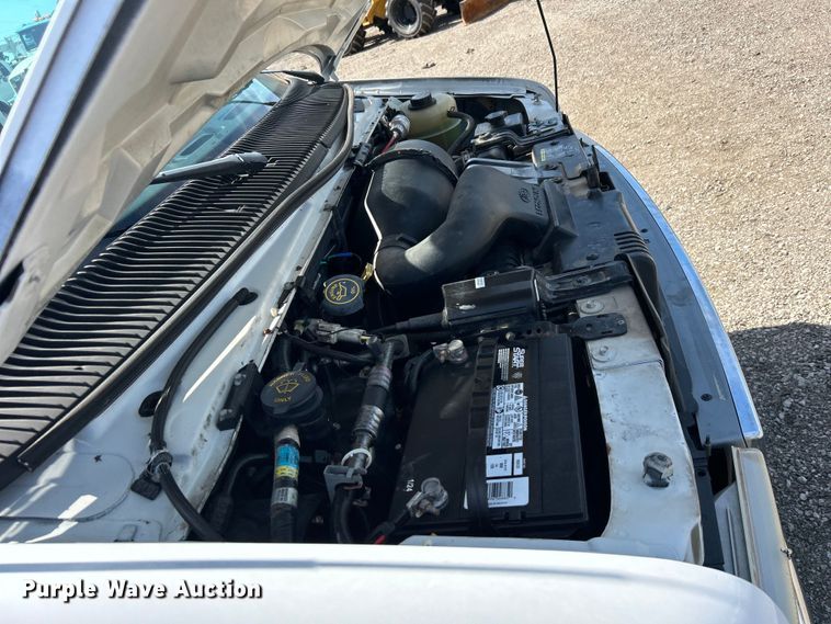 image for item EG0700 1998 Ford E450 shuttle bus