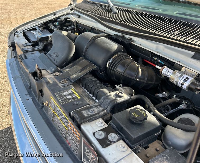 image for item EG0700 1998 Ford E450 shuttle bus