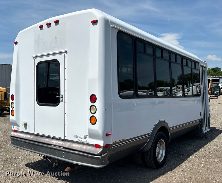 image for item EG0701 2007 Ford E450 Super Duty  shuttle bus