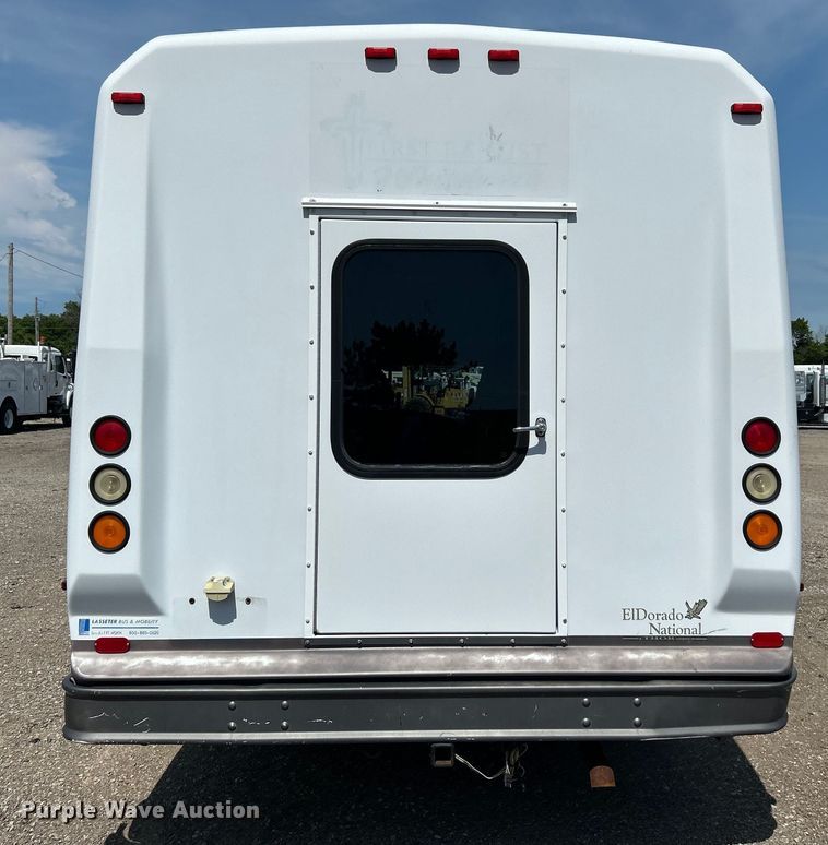 image for item EG0701 2007 Ford E450 Super Duty  shuttle bus