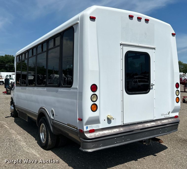 image for item EG0701 2007 Ford E450 Super Duty  shuttle bus