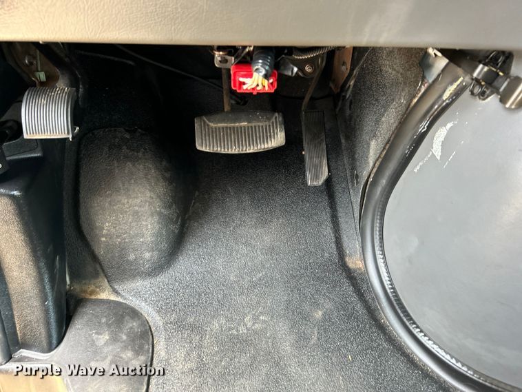 image for item EG0701 2007 Ford E450 Super Duty  shuttle bus