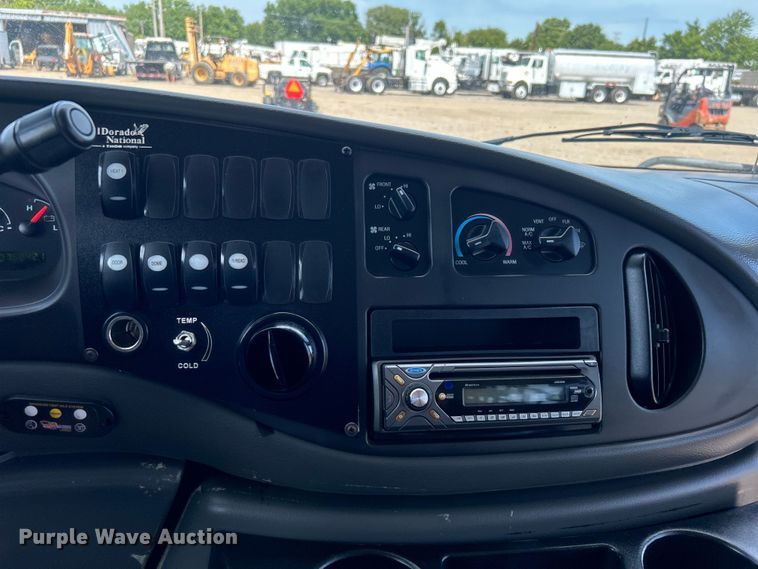 image for item EG0701 2007 Ford E450 Super Duty  shuttle bus