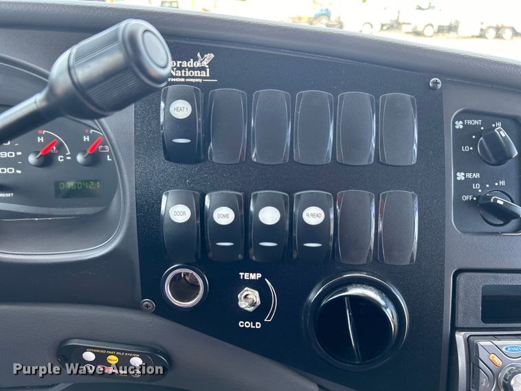 image for item EG0701 2007 Ford E450 Super Duty  shuttle bus