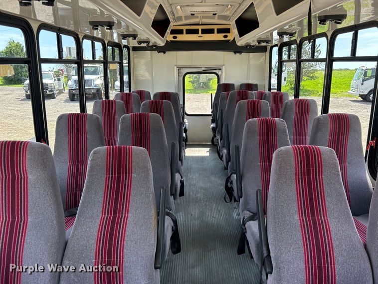 image for item EG0701 2007 Ford E450 Super Duty  shuttle bus