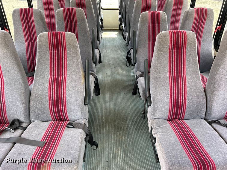 image for item EG0701 2007 Ford E450 Super Duty  shuttle bus