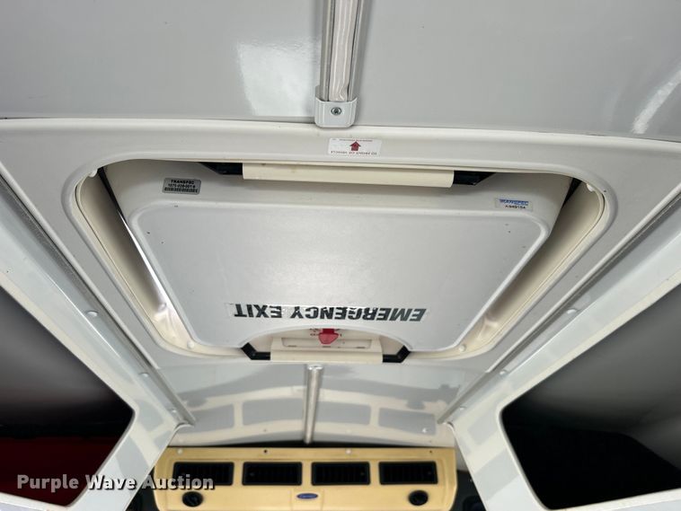 image for item EG0701 2007 Ford E450 Super Duty  shuttle bus