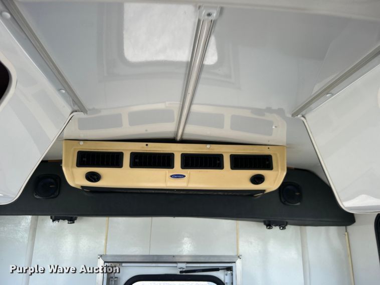 image for item EG0701 2007 Ford E450 Super Duty  shuttle bus