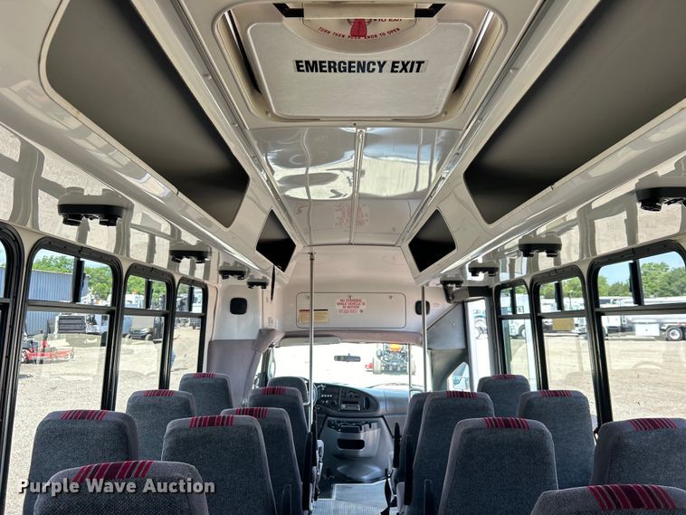 image for item EG0701 2007 Ford E450 Super Duty  shuttle bus