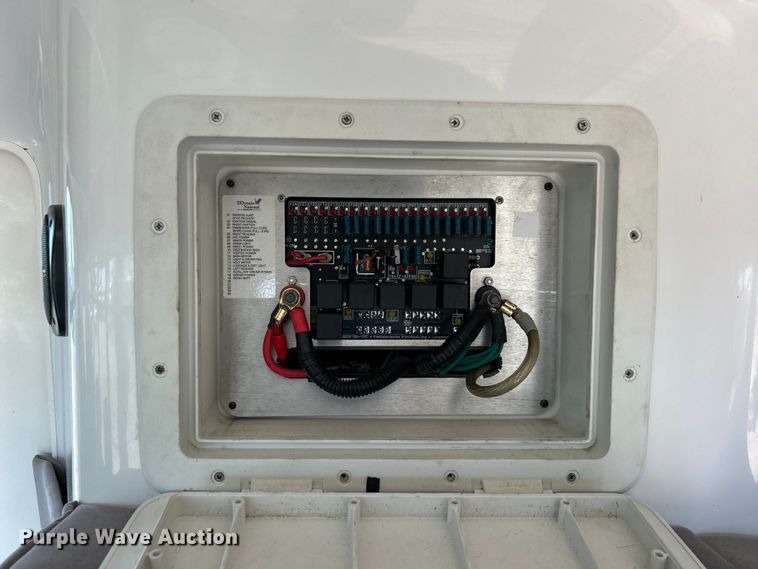 image for item EG0701 2007 Ford E450 Super Duty  shuttle bus