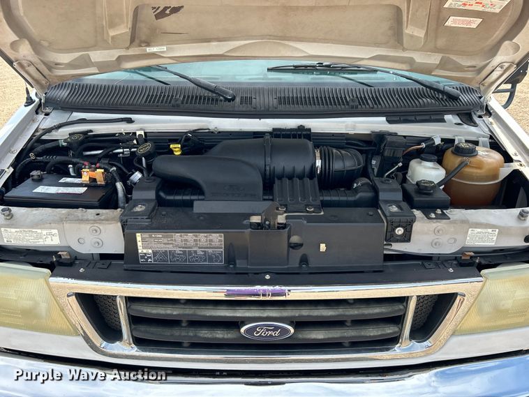 image for item EG0701 2007 Ford E450 Super Duty  shuttle bus