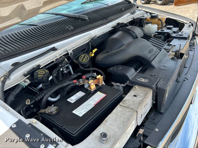 image for item EG0701 2007 Ford E450 Super Duty  shuttle bus