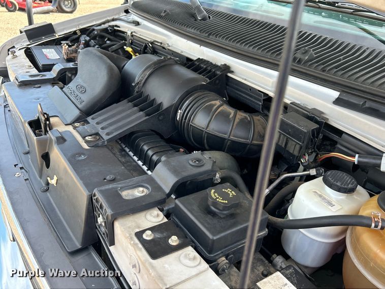 image for item EG0701 2007 Ford E450 Super Duty  shuttle bus