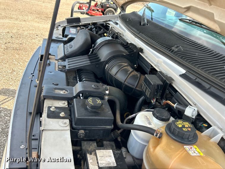 image for item EG0701 2007 Ford E450 Super Duty  shuttle bus